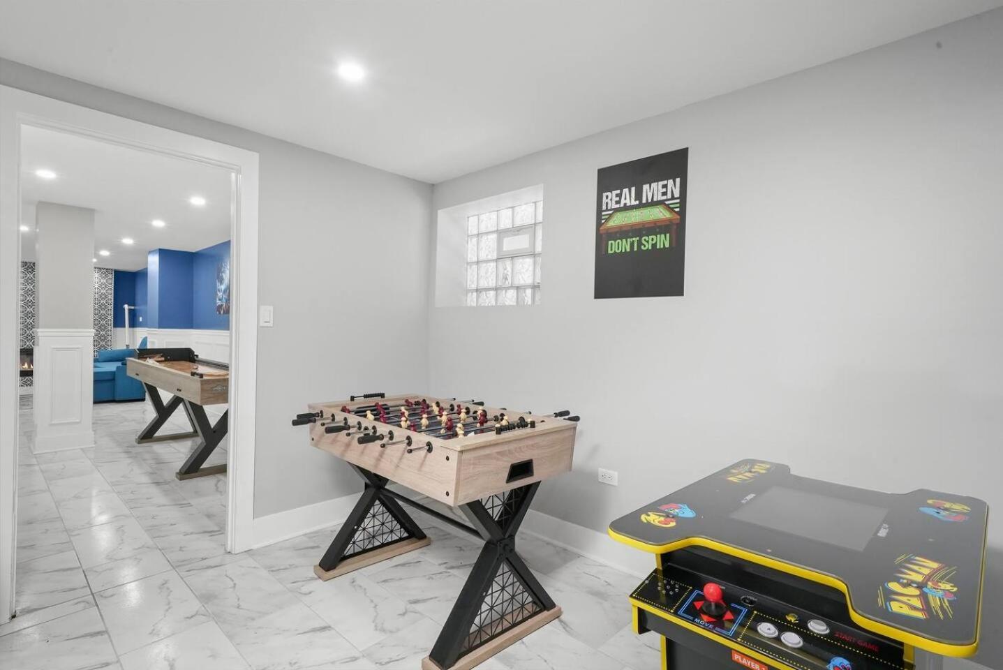 Holiday home Gorgeous 5 Bedroom Gem With Games Chicago