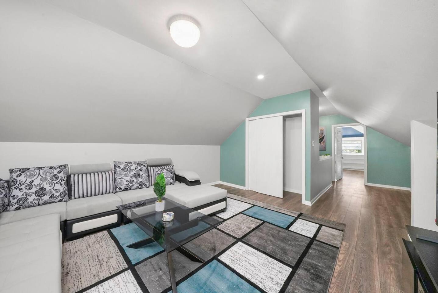 Gorgeous 5 Bedroom Gem With Games Chicago
