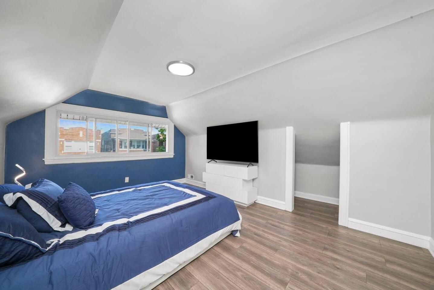 Gorgeous 5 Bedroom Gem With Games * Chicago