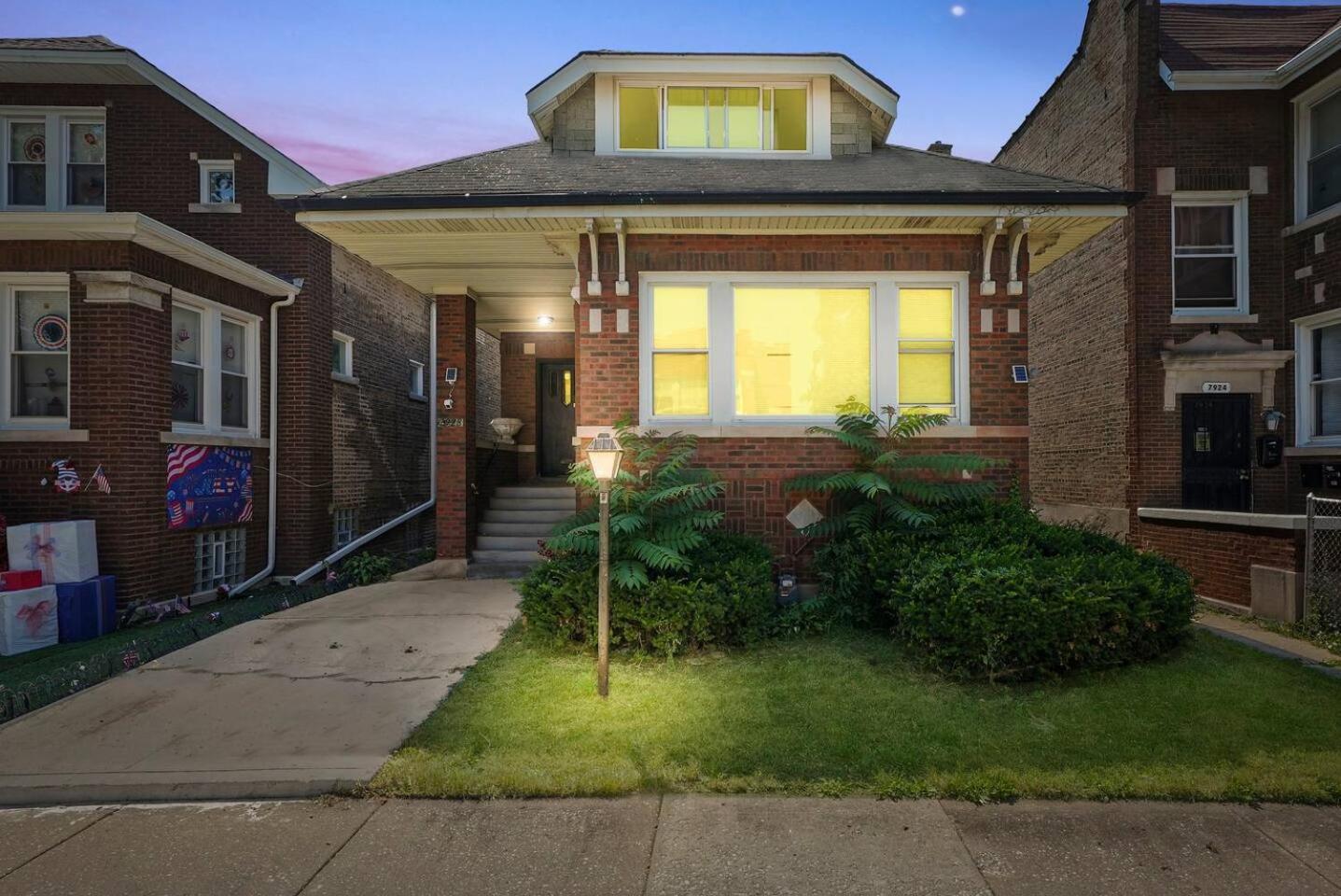 Gorgeous 5 Bedroom Gem With Games Holiday home Chicago