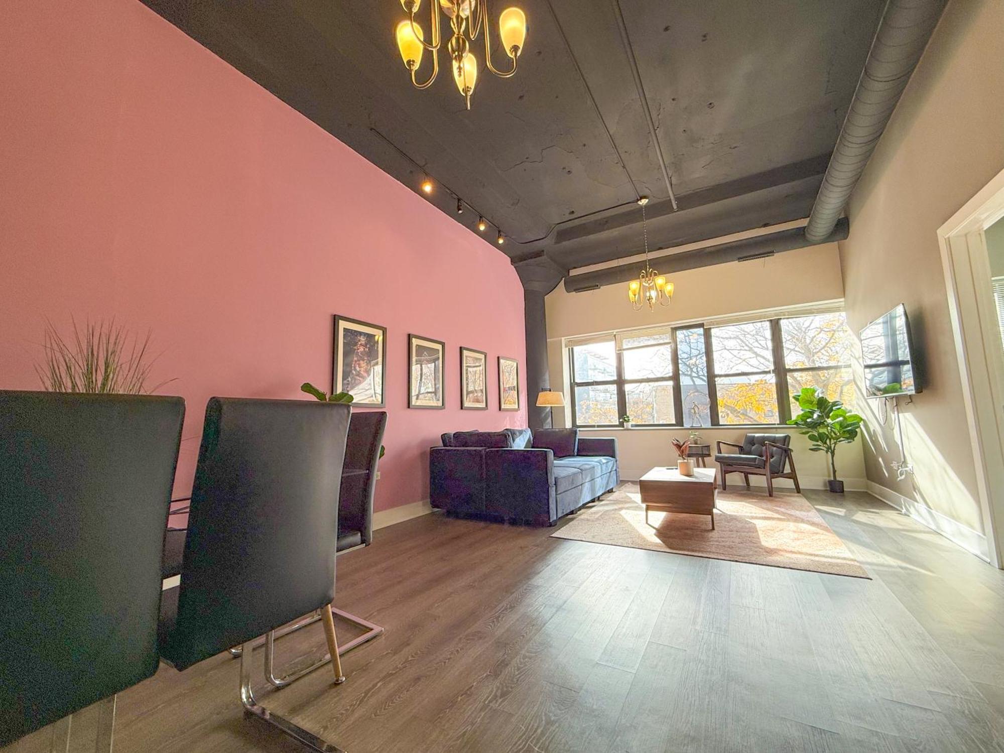 Mccormick Place Huge 2b-2b Loft With Optional Parking That Sleeps Up To 8 Apartment