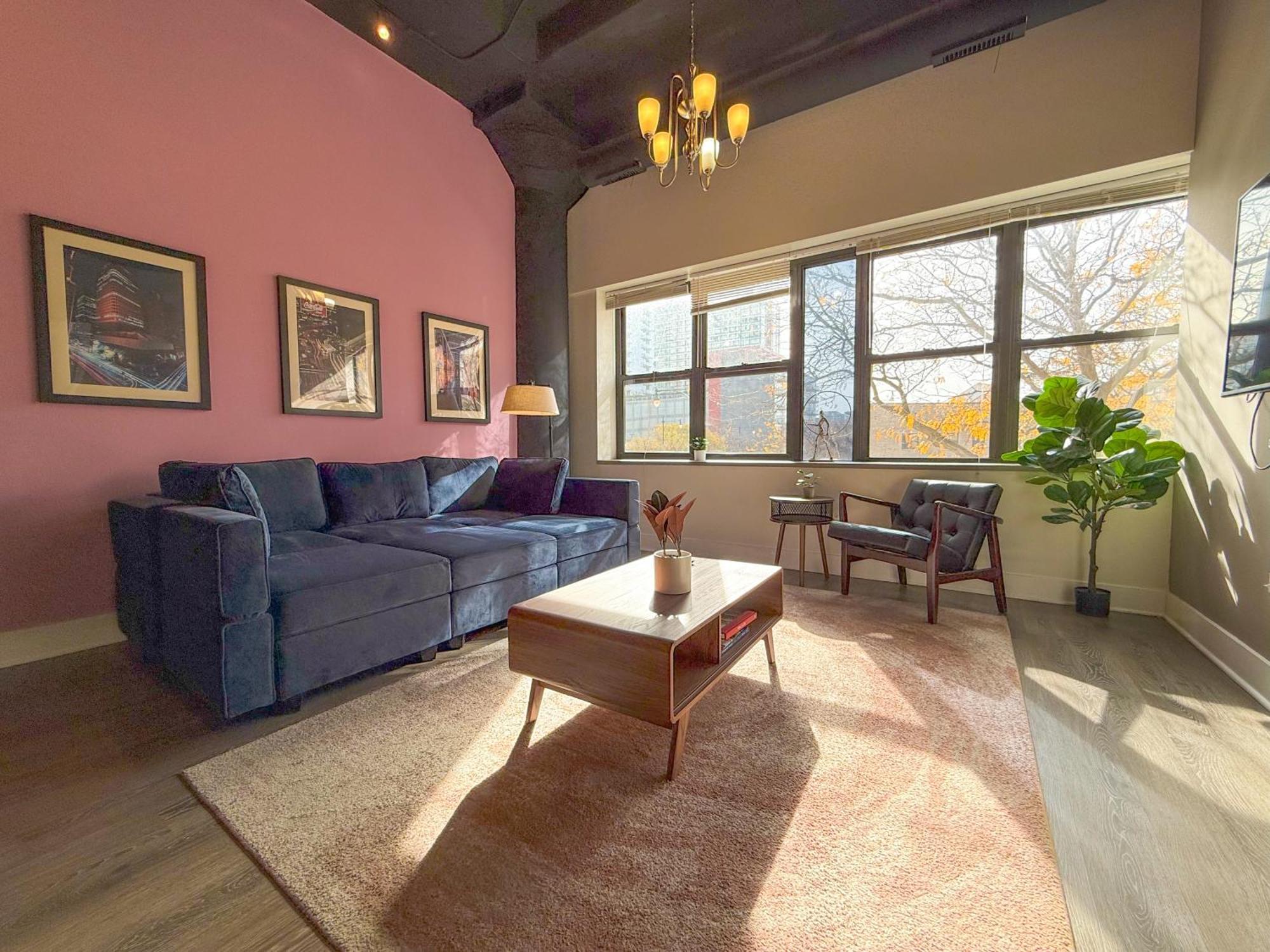 Apartment Mccormick Place Huge 2b-2b Loft With Optional Parking That Sleeps Up To 8