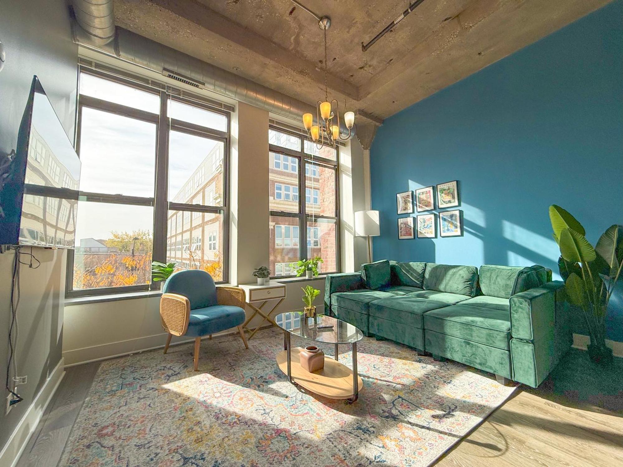 Apartment Mccormick Place Beautiful 2b-2b With Optional Parking - Sleeps Up To 8 *
