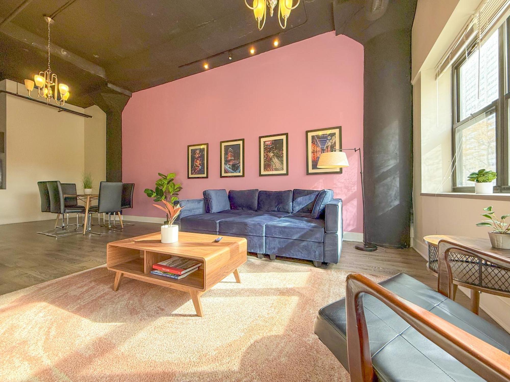 Mccormick Place Huge 2b-2b Loft With Optional Parking That Sleeps Up To 8 *
