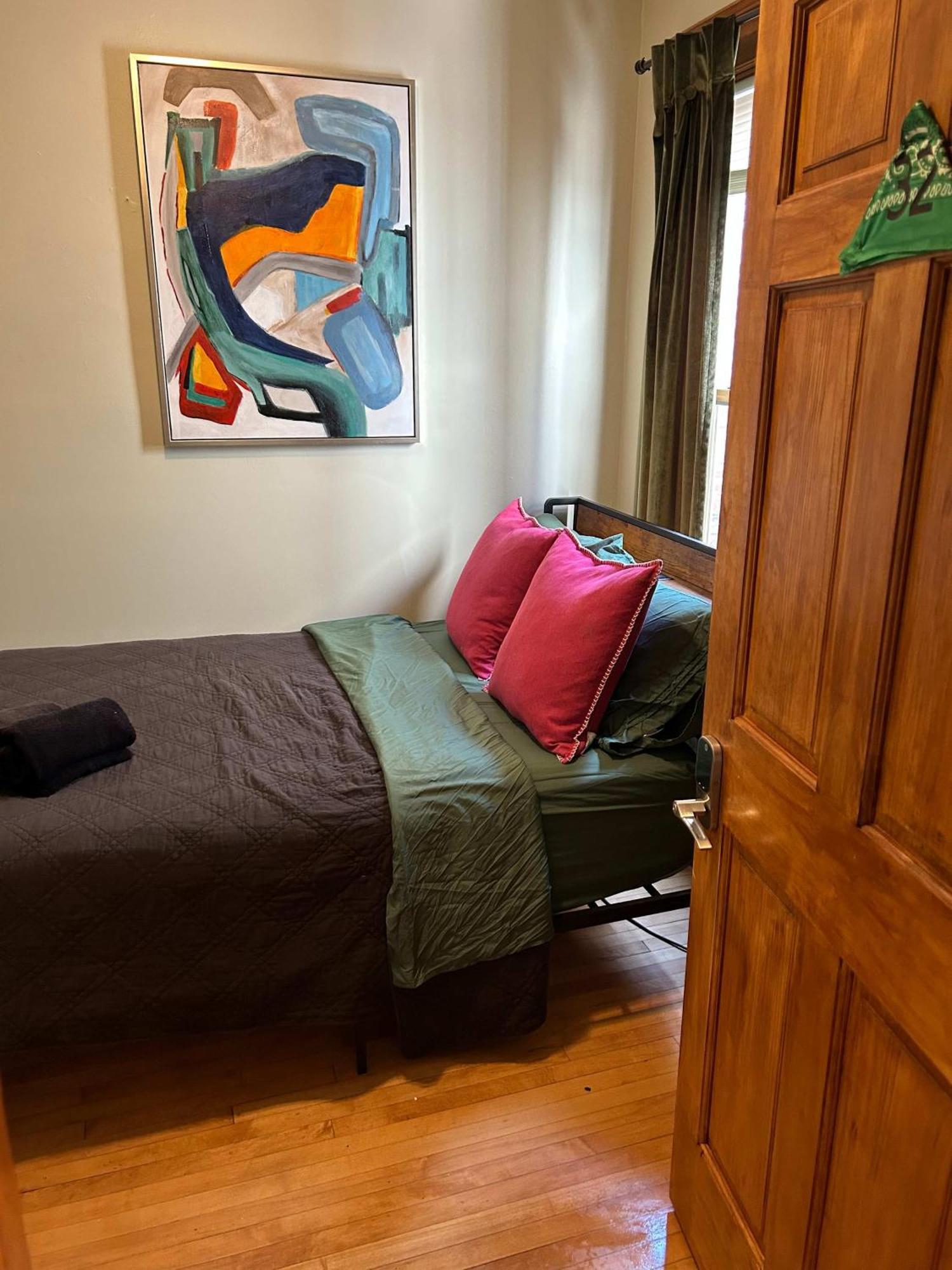 Green In Dorothys Bnb Bed & Breakfast