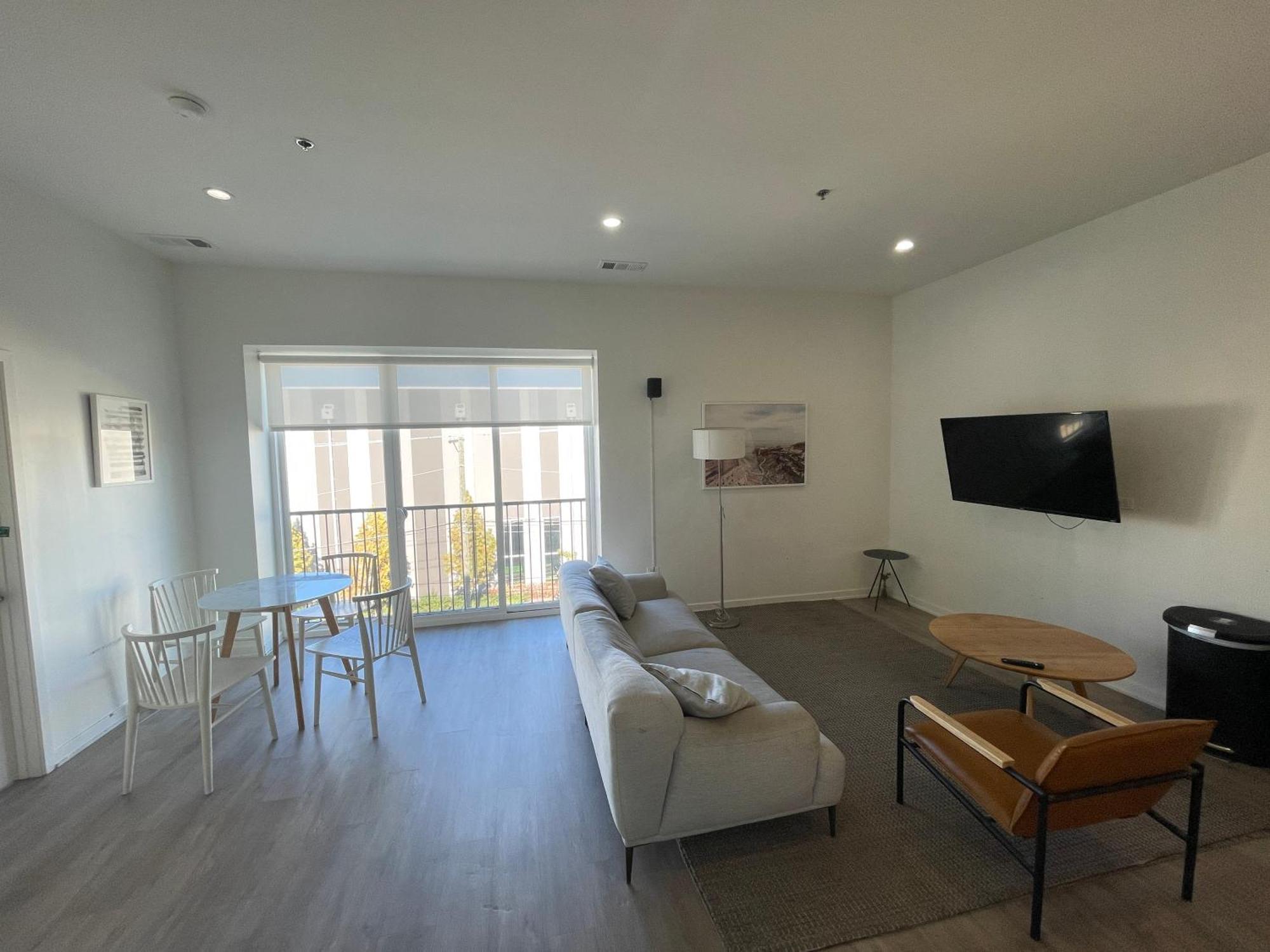 Guest house Modern Shared Near Downtown Chicago, Flexible Options And Shared Amenities