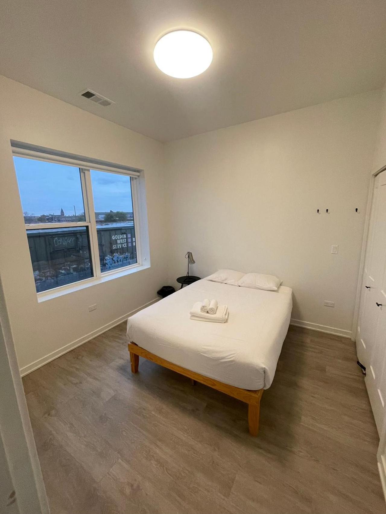 Modern Shared Near Downtown Chicago, Flexible Options And Shared Amenities *