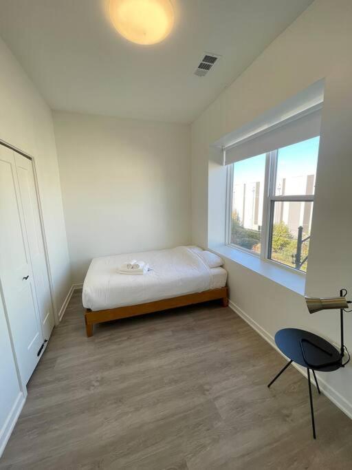 Elegant 4 Bedroom Luxury Oasis In Chicago's Thriving Downtown *