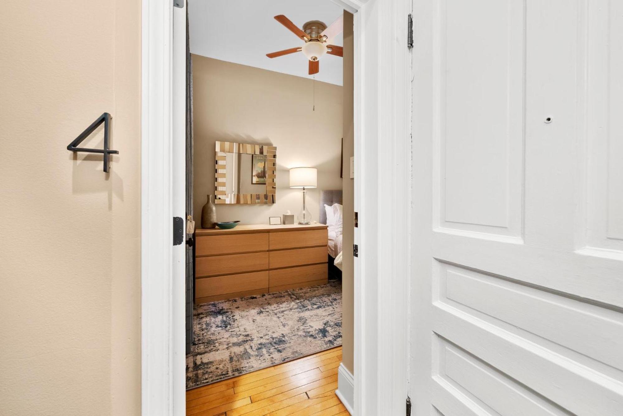 Apartment 2f Chicago's Little Italy Near West Loop & Downtown *