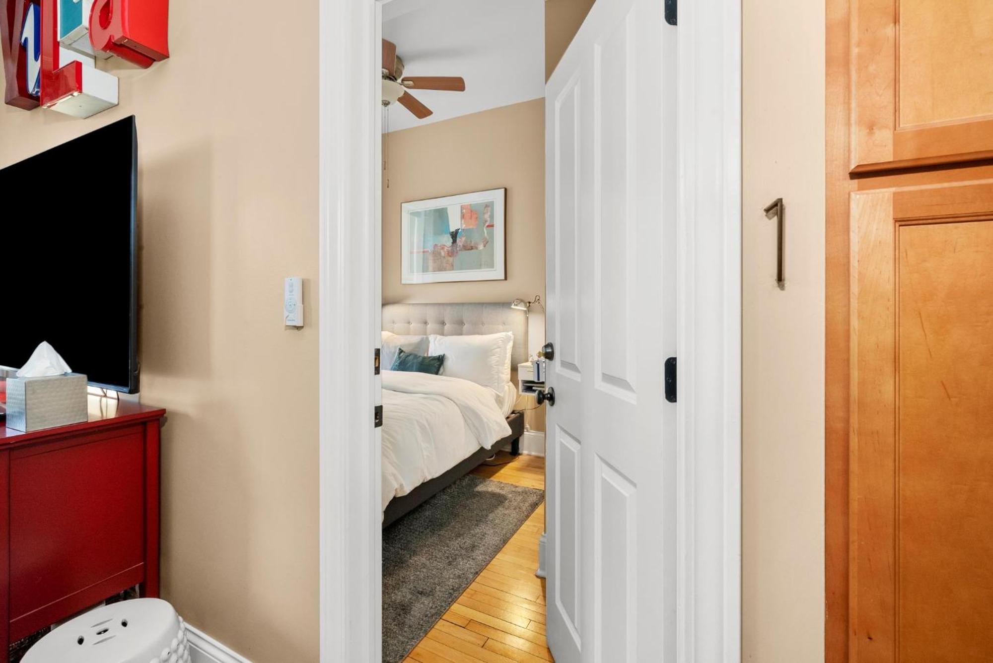 2f Chicago's Little Italy Near West Loop & Downtown *