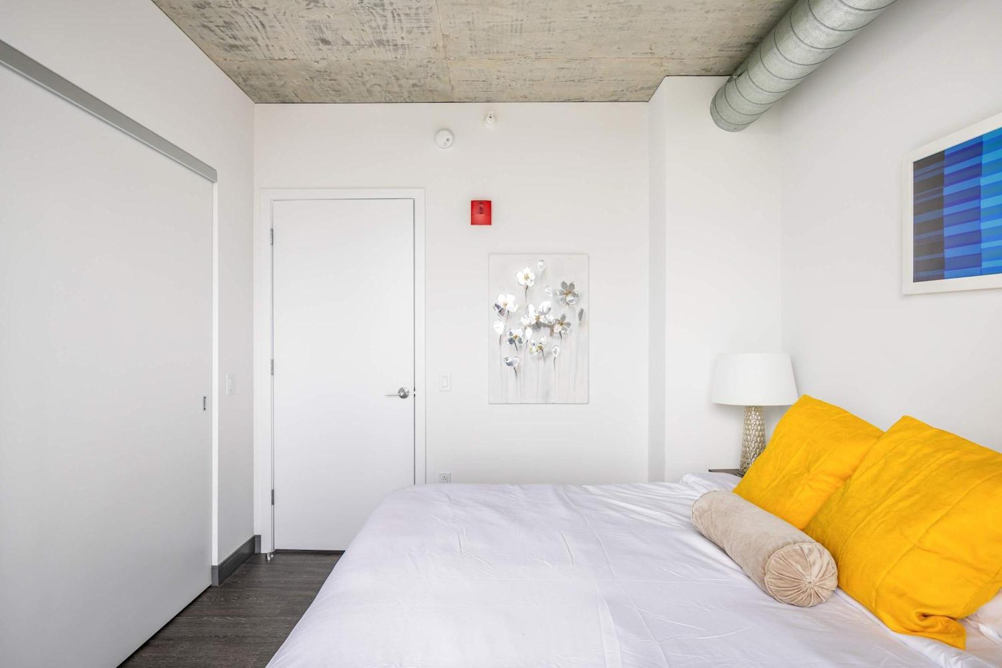 Apartment Freshly Minted 2br - Elegance & Comfort In