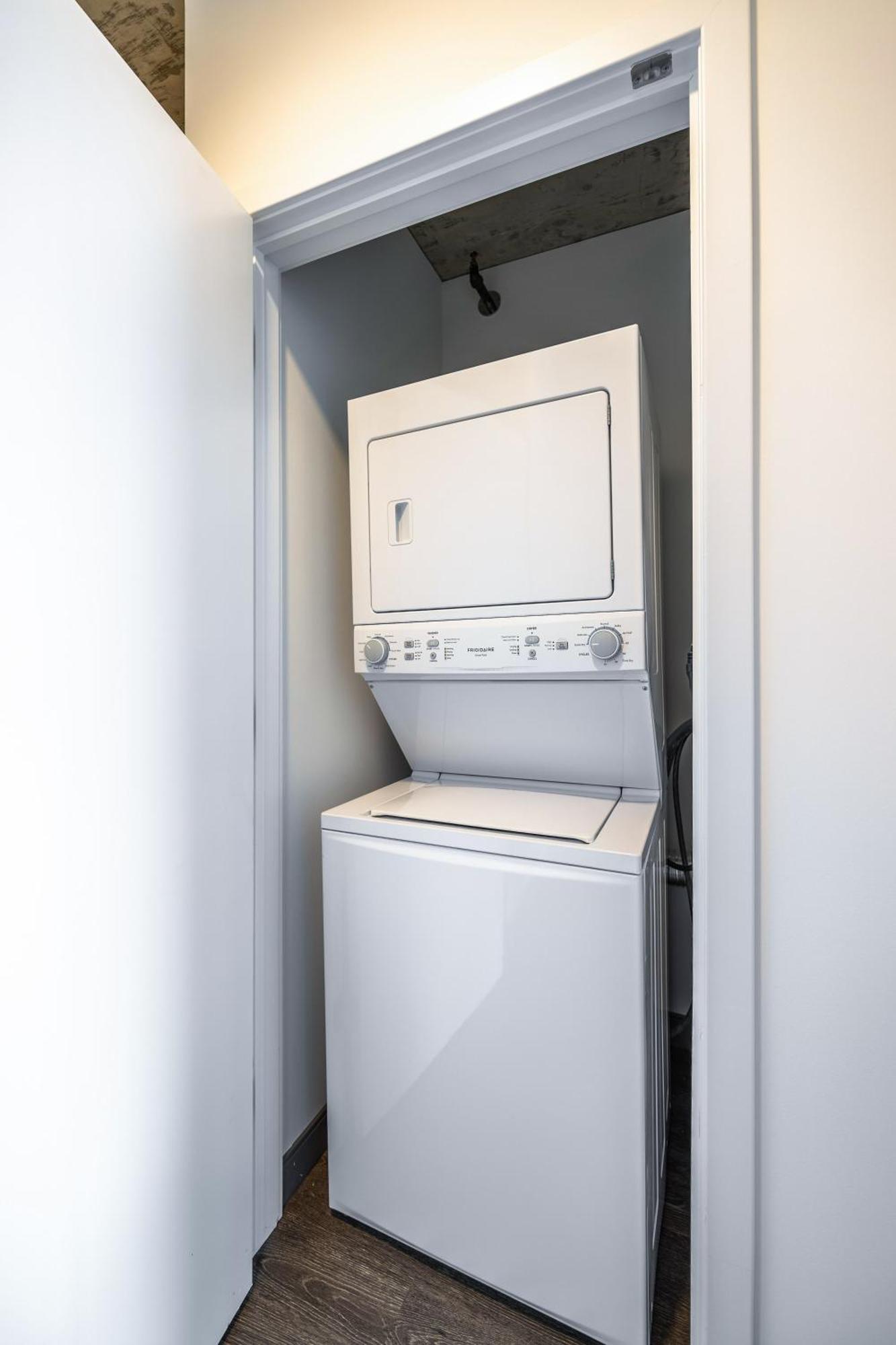 Freshly Minted 2br - Elegance & Comfort In Chicago