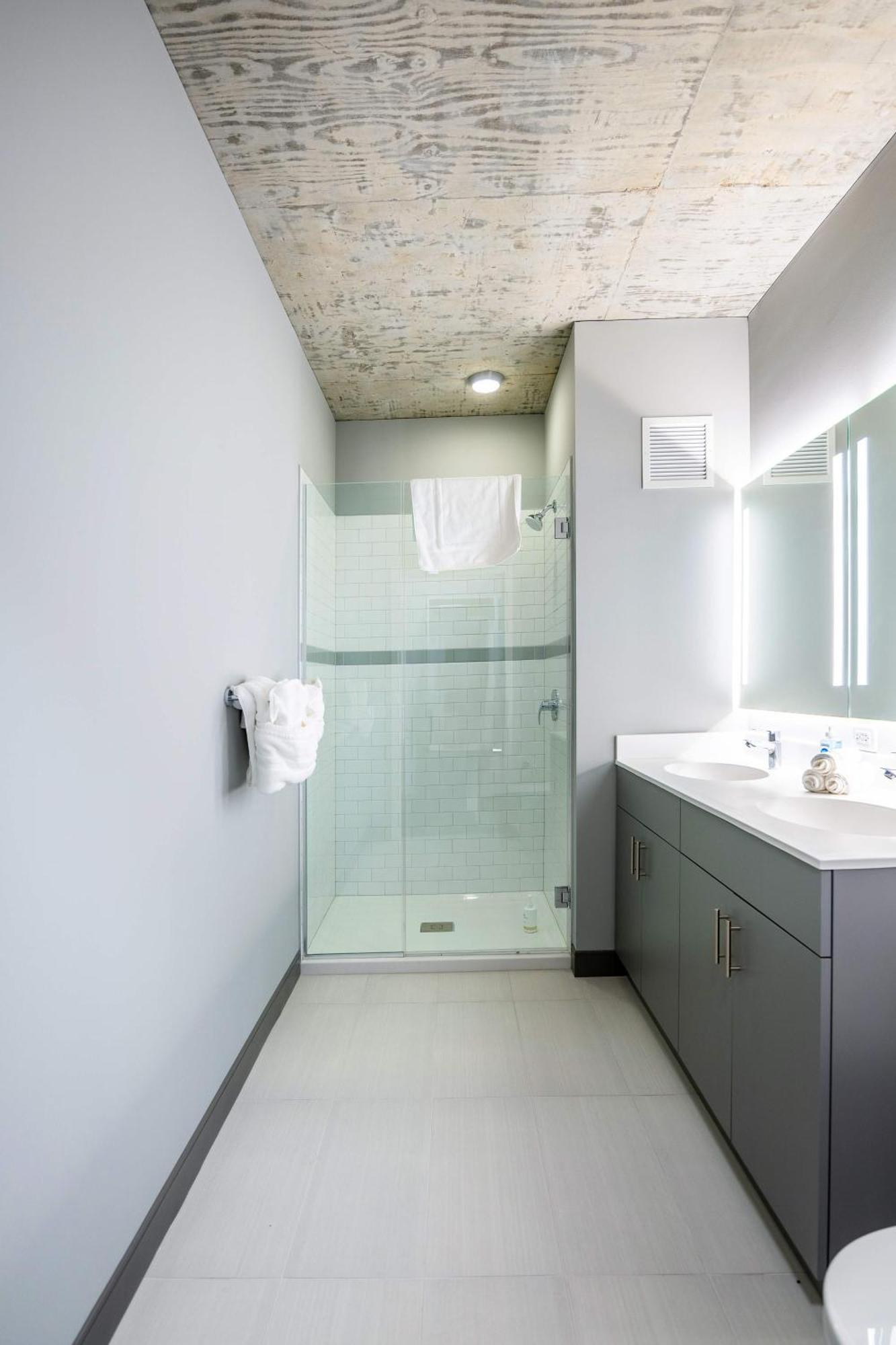 Freshly Minted 2br - Elegance & Comfort In Apartment Chicago