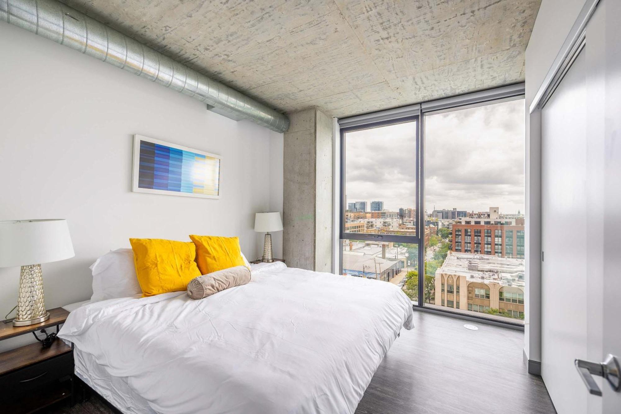 Apartment Freshly Minted 2br - Elegance & Comfort In