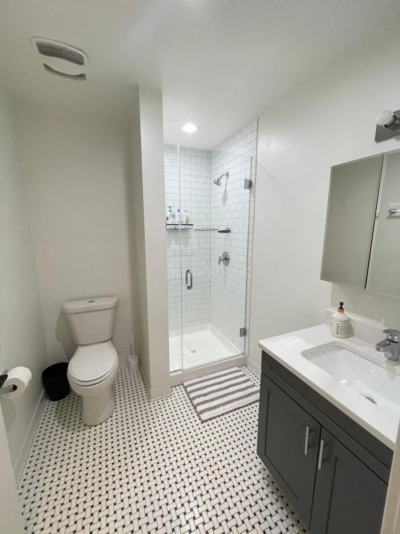 Spacious Shared Near Downtown Chicago, Flexible Choices And Shared Amenities Guest house Chicago