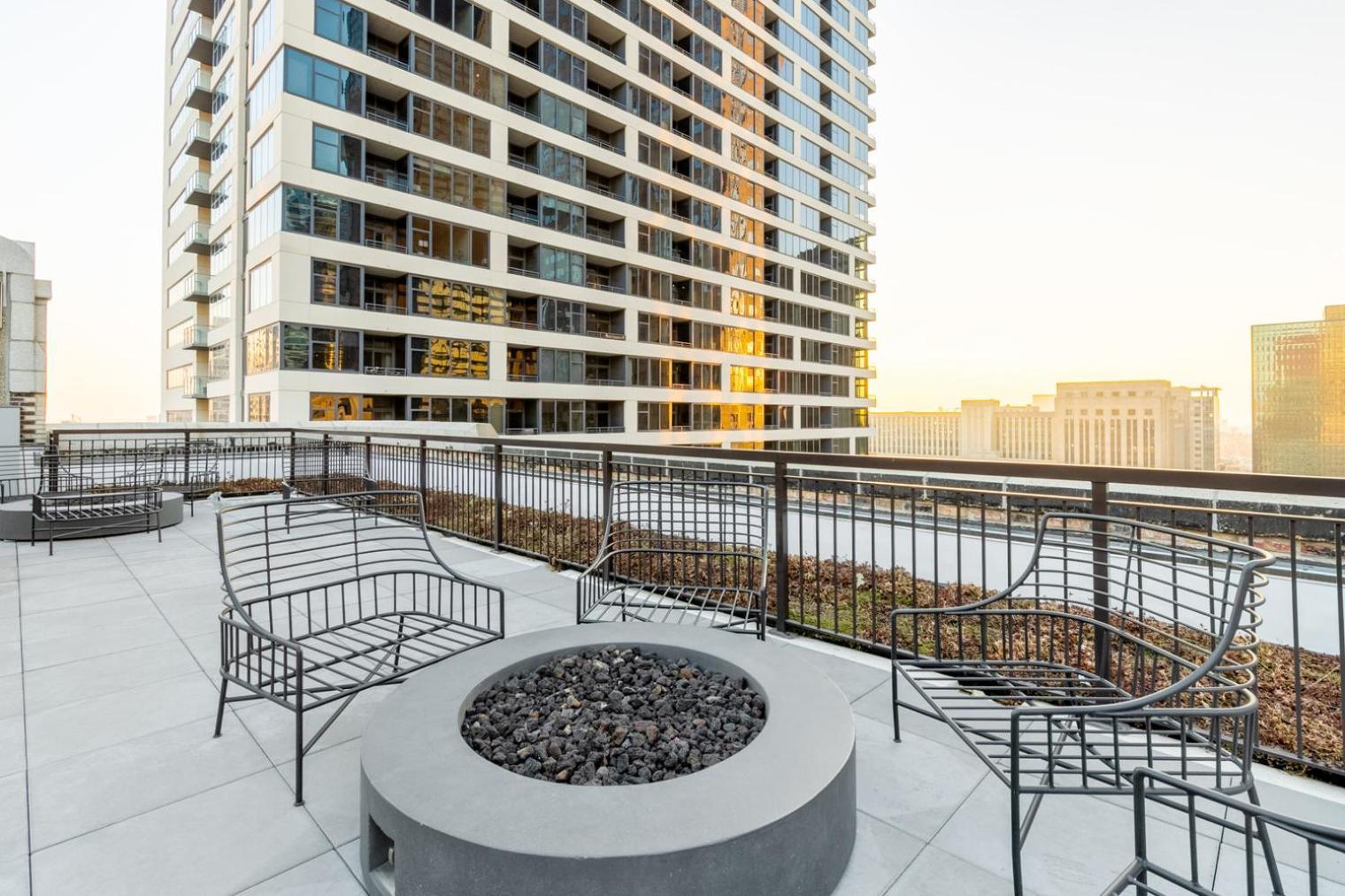 Loop 1br Wgym Roofdeck Wd Nr W Loop The L Chi-200