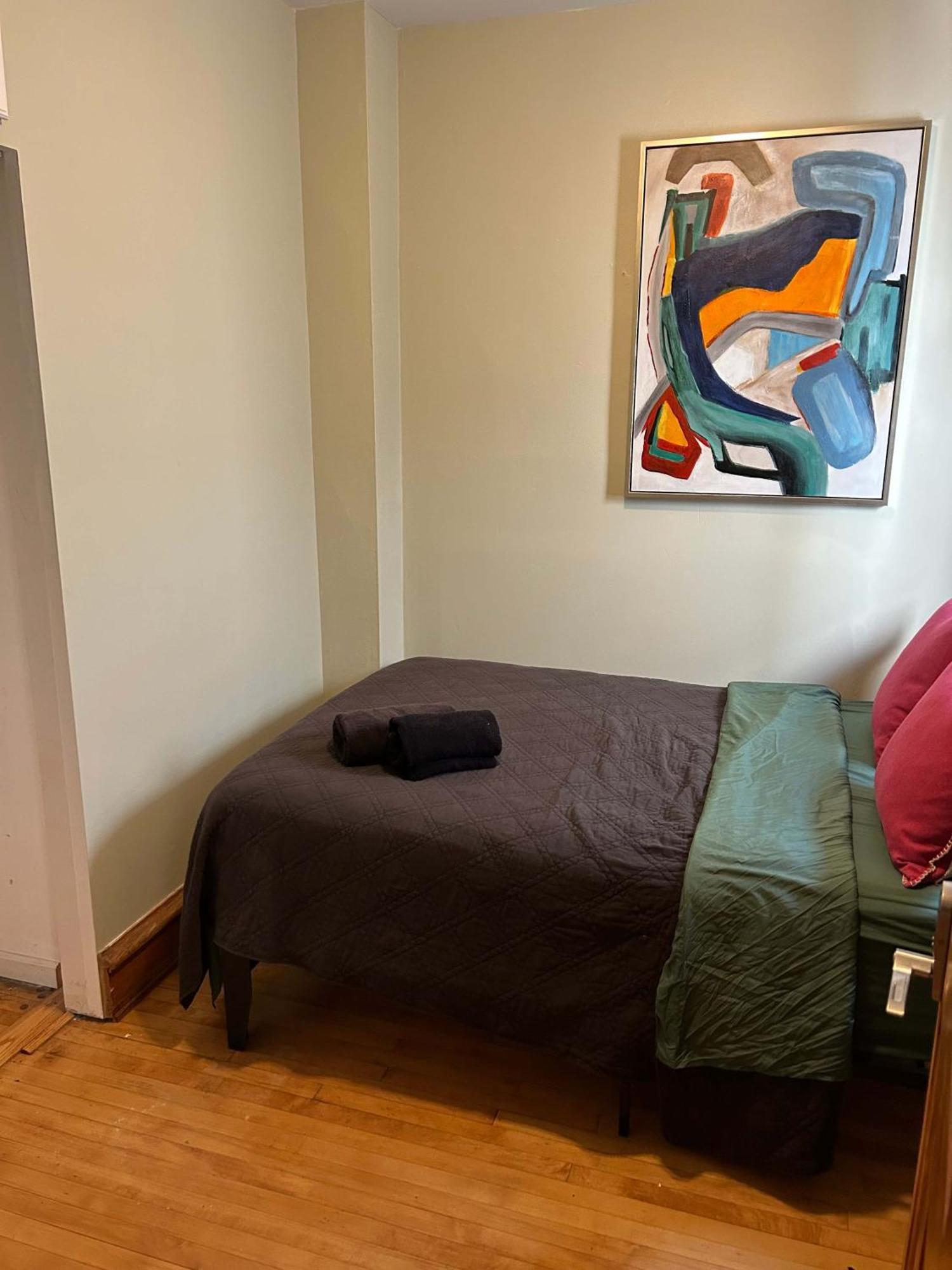 Green In Dorothys Bnb Bed & Breakfast Chicago