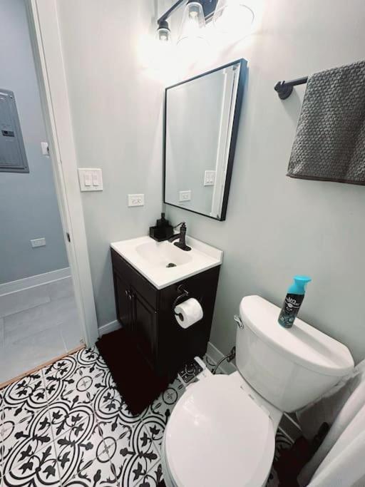 Cozy & Near Downtown & Hyde Park *
