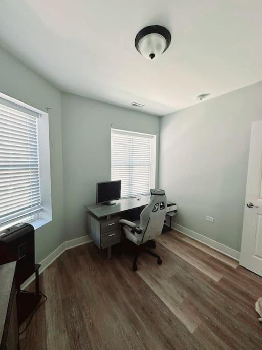 Cozy & Near Downtown & Hyde Park Apartment *