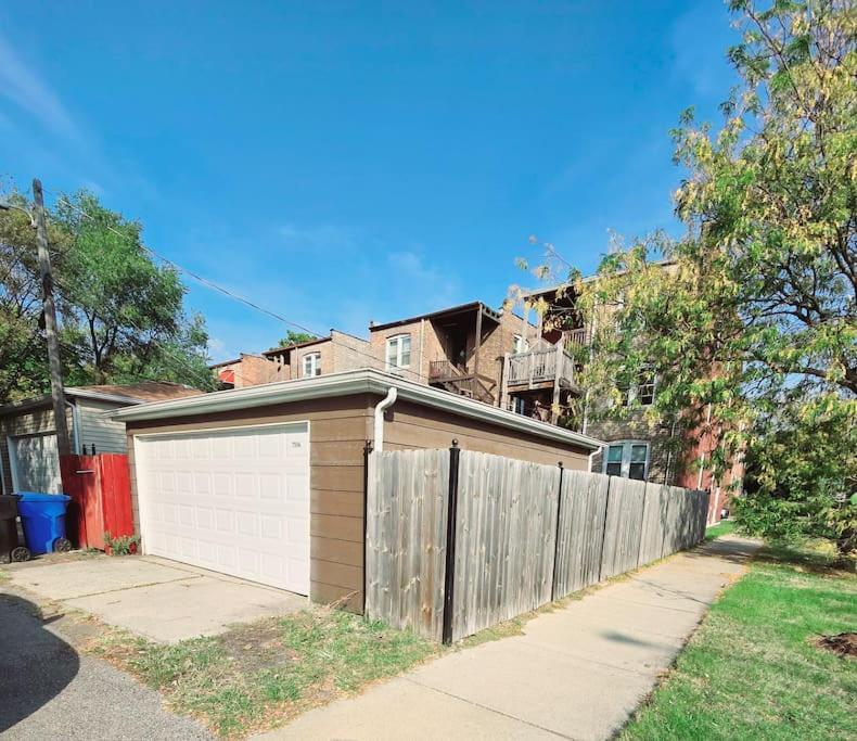 Cozy & Near Downtown & Hyde Park Chicago
