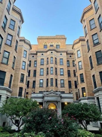 Lakeside Loft - Historic Apartment *