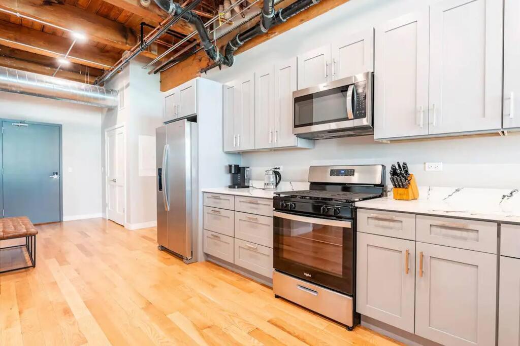 201loft Downtown Spacious Loft Sleeps 10 Apartment