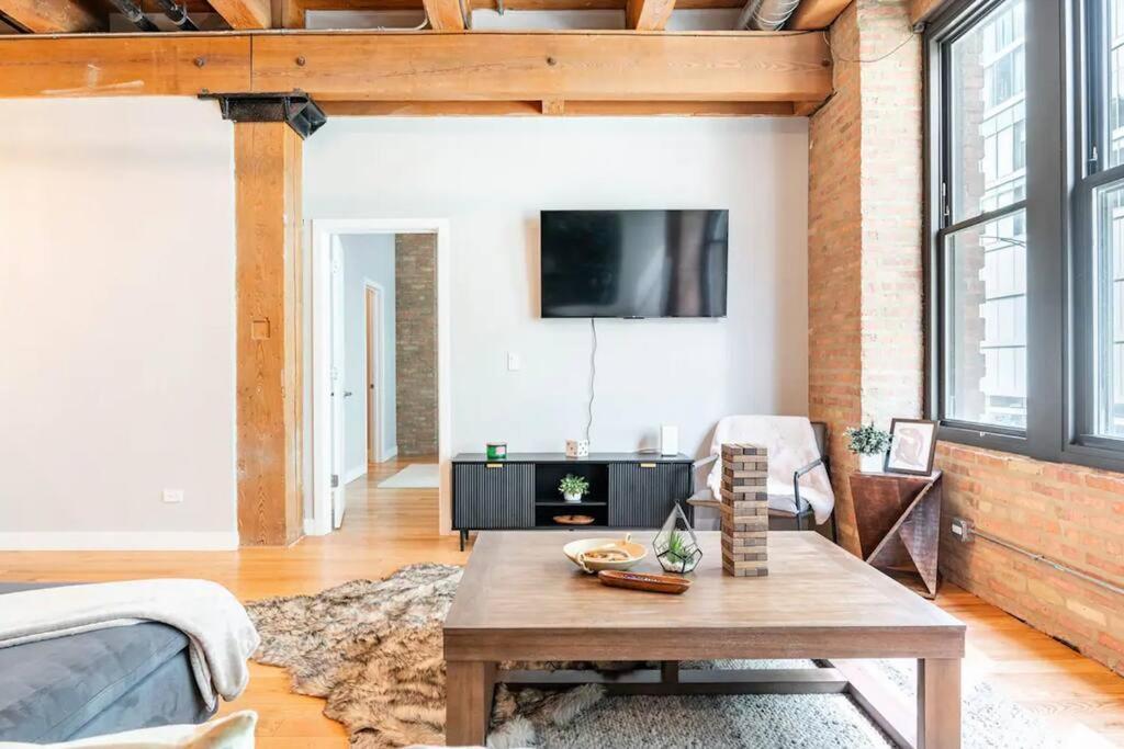 Apartment 201loft Downtown Spacious Loft Sleeps 10 Chicago