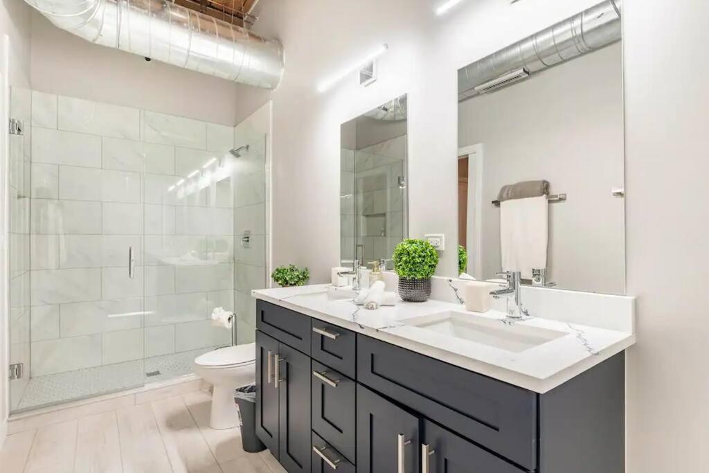 201loft Downtown Spacious Loft Sleeps 10 Apartment