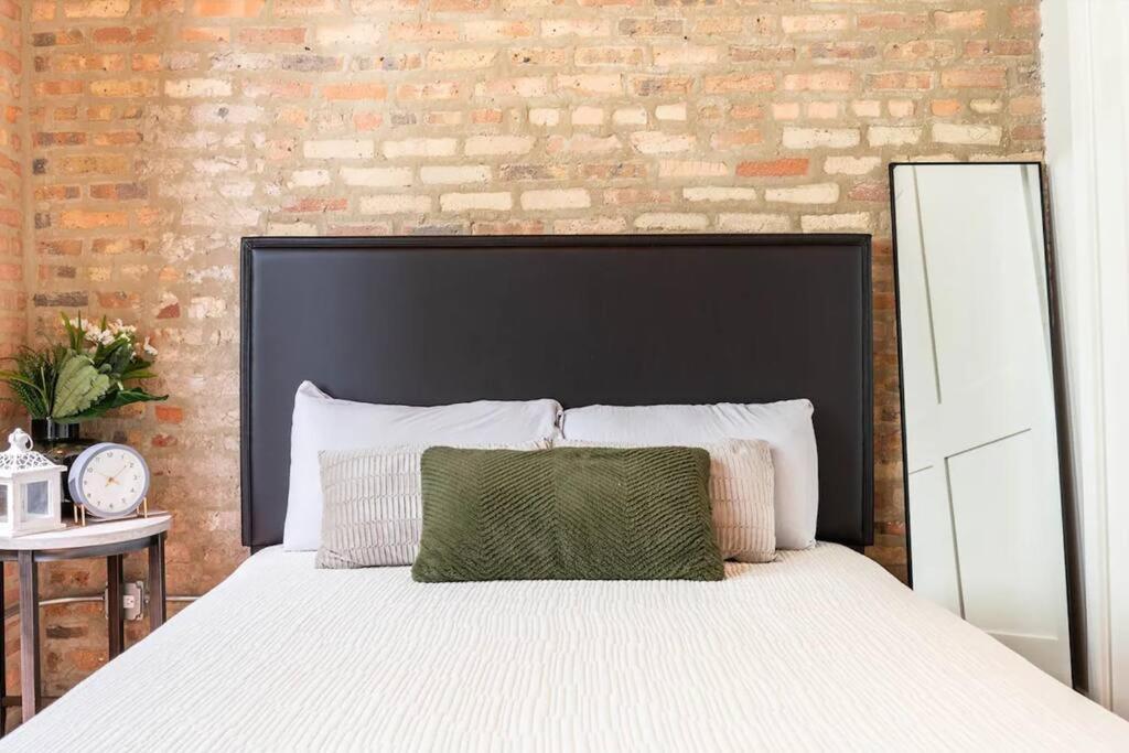 201loft Downtown Spacious Loft Sleeps 10 Apartment