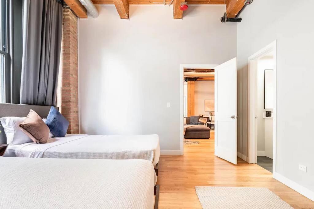 Apartment 201loft Downtown Spacious Loft Sleeps 10 Chicago