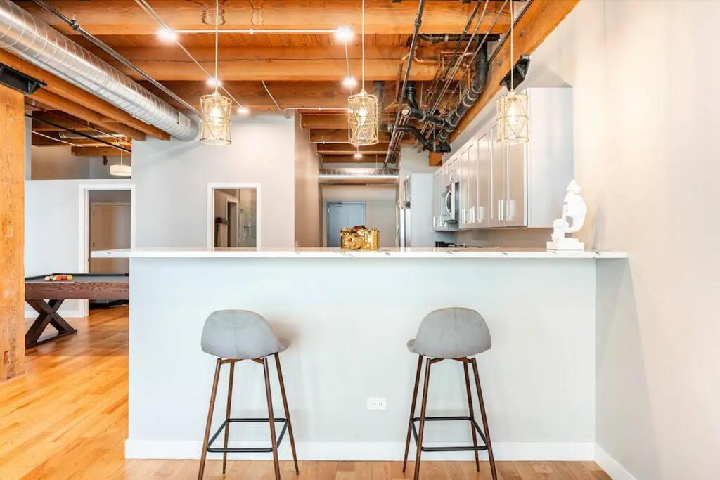 201loft Downtown Spacious Loft Sleeps 10 Apartment