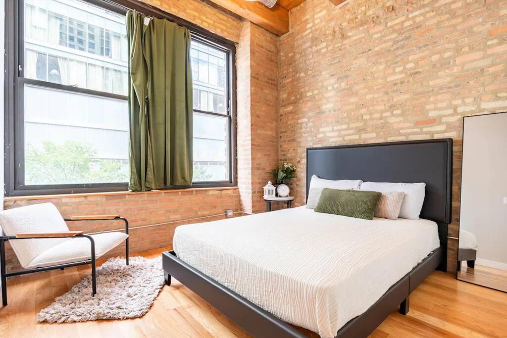 Apartment 201loft Downtown Spacious Loft Sleeps 10 Chicago