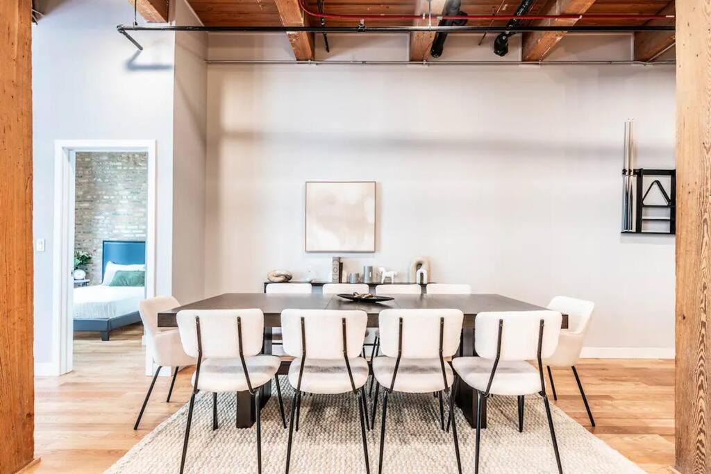 201loft Downtown Spacious Loft Sleeps 10 Apartment Chicago