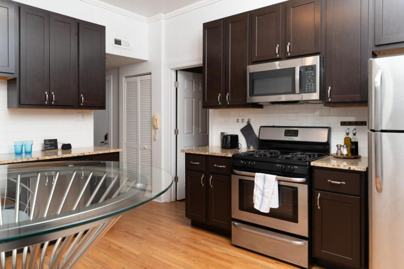 Flexhome Ukrainian Village 2br D4 * Chicago