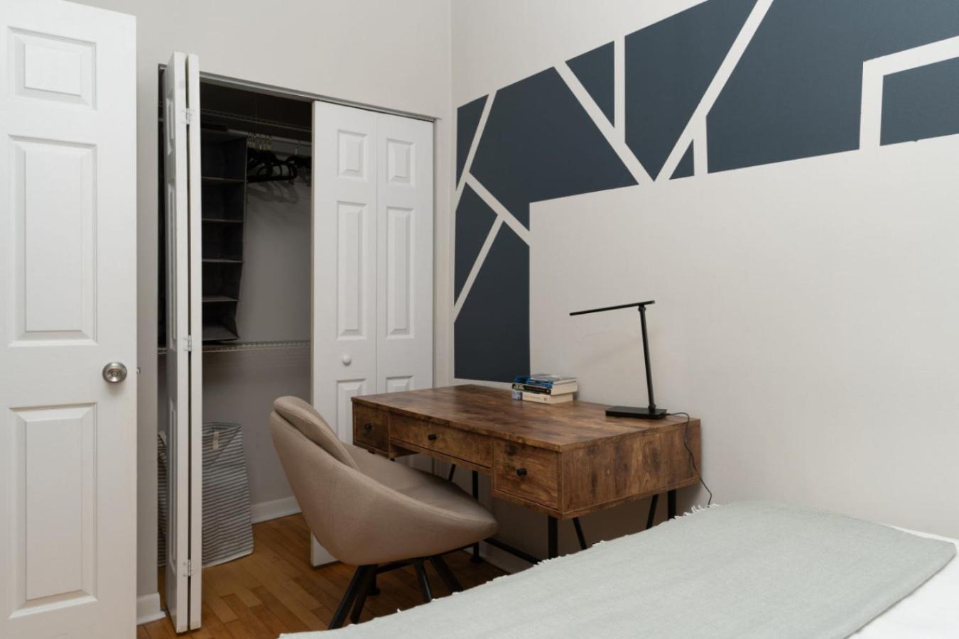 Flexhome Ukrainian Village 2br D4 *