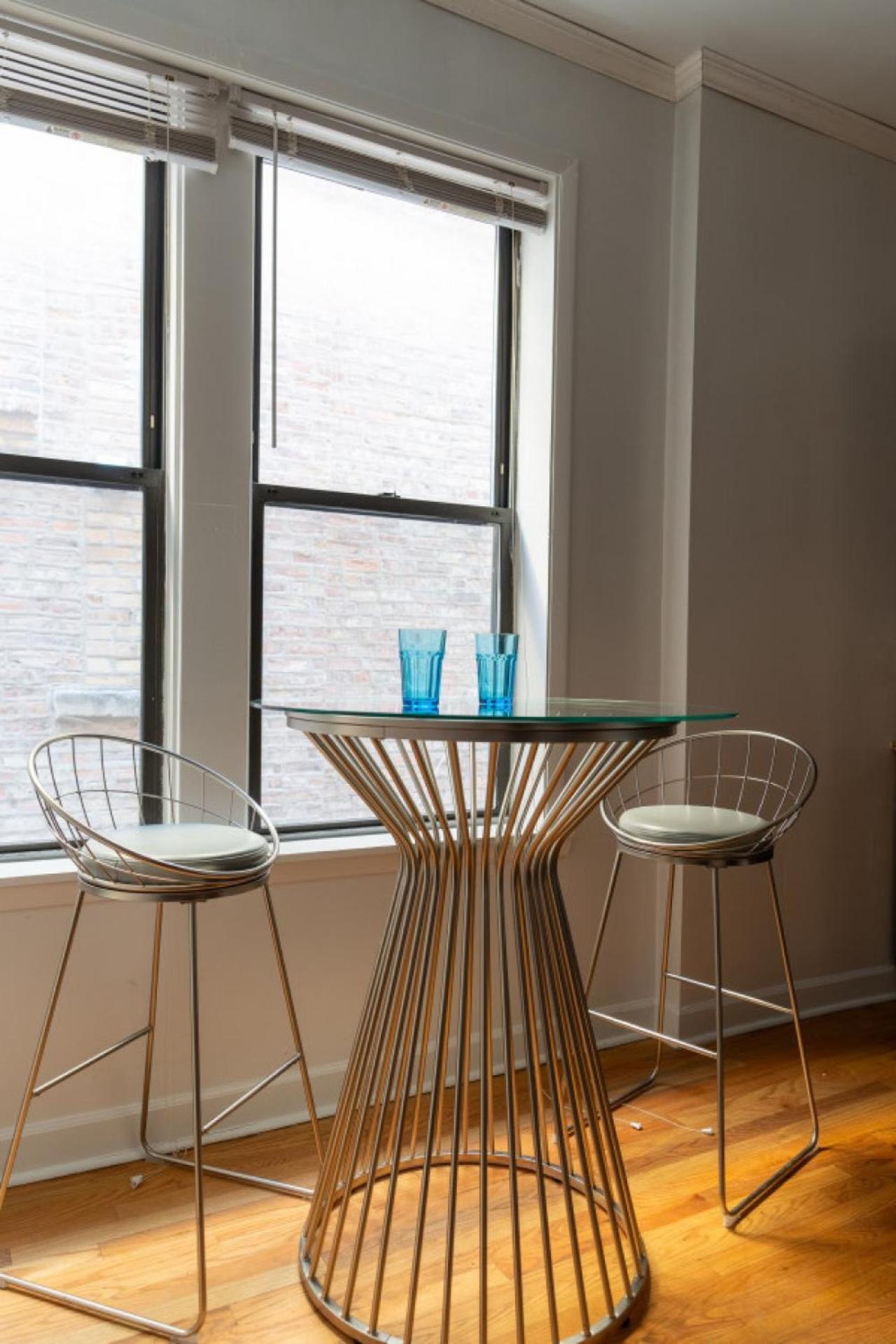 Apartment Flexhome Ukrainian Village 2br D4