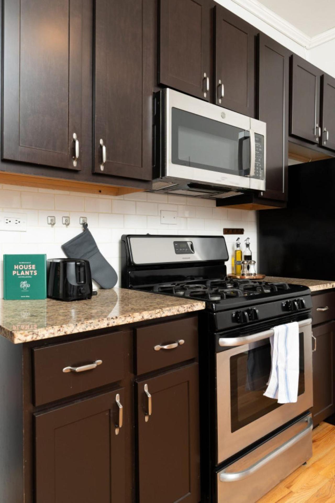 Flexhome Ukrainian Village 2br D4 *