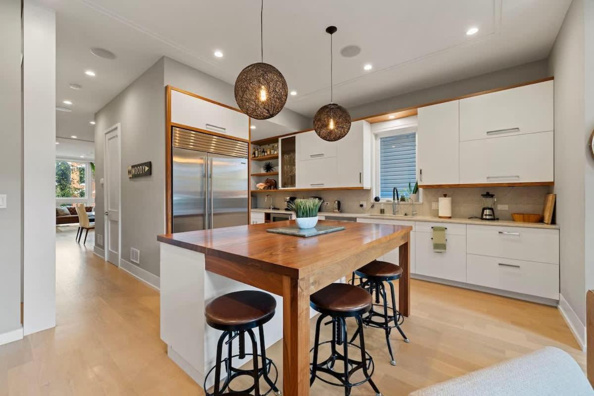 Stunning 5br In Heart Of With 2 Rooftops *