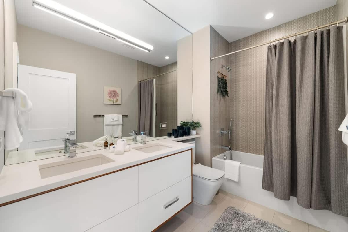 Stunning 5br In Heart Of With 2 Rooftops *