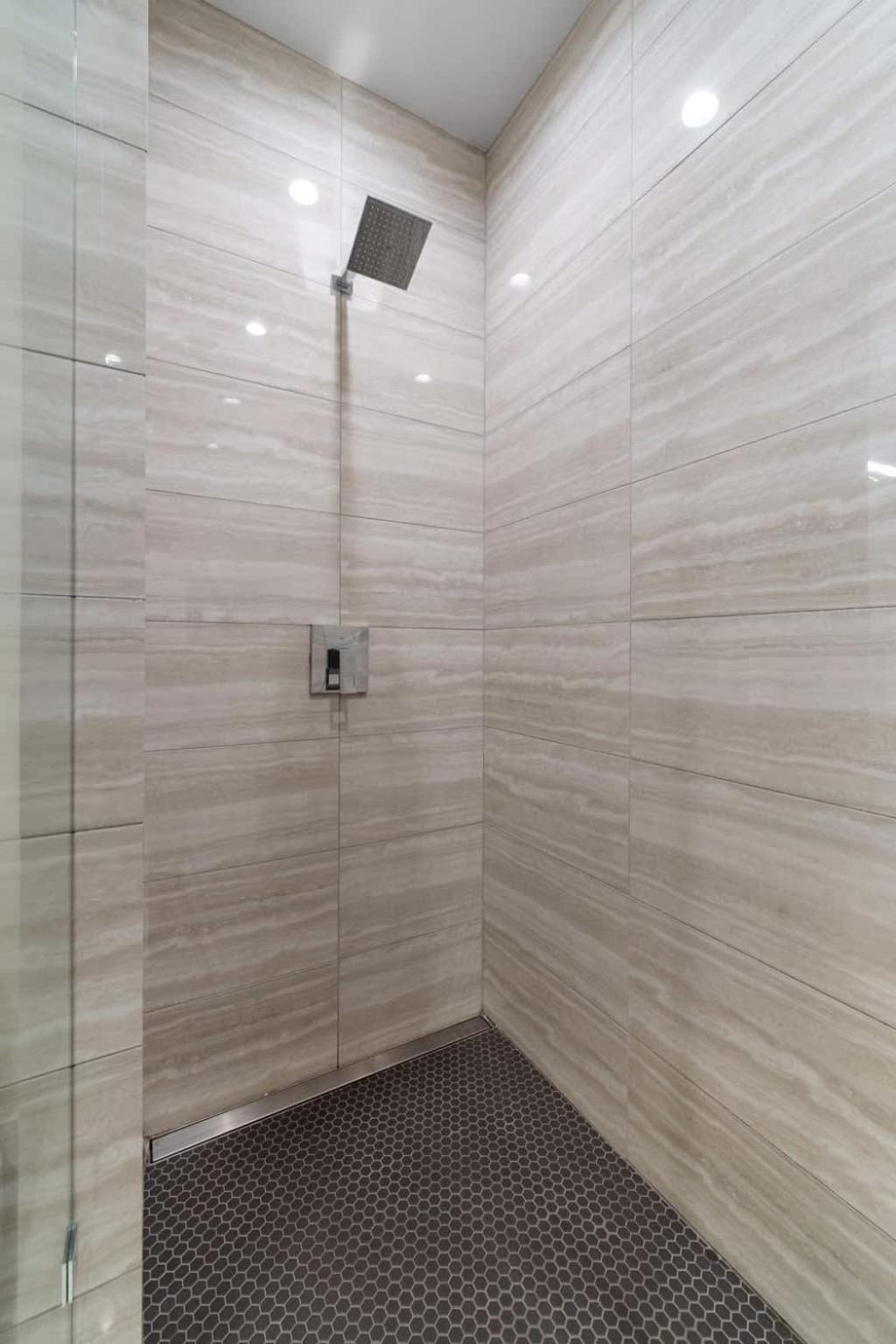 Stunning 5br In Heart Of With 2 Rooftops *