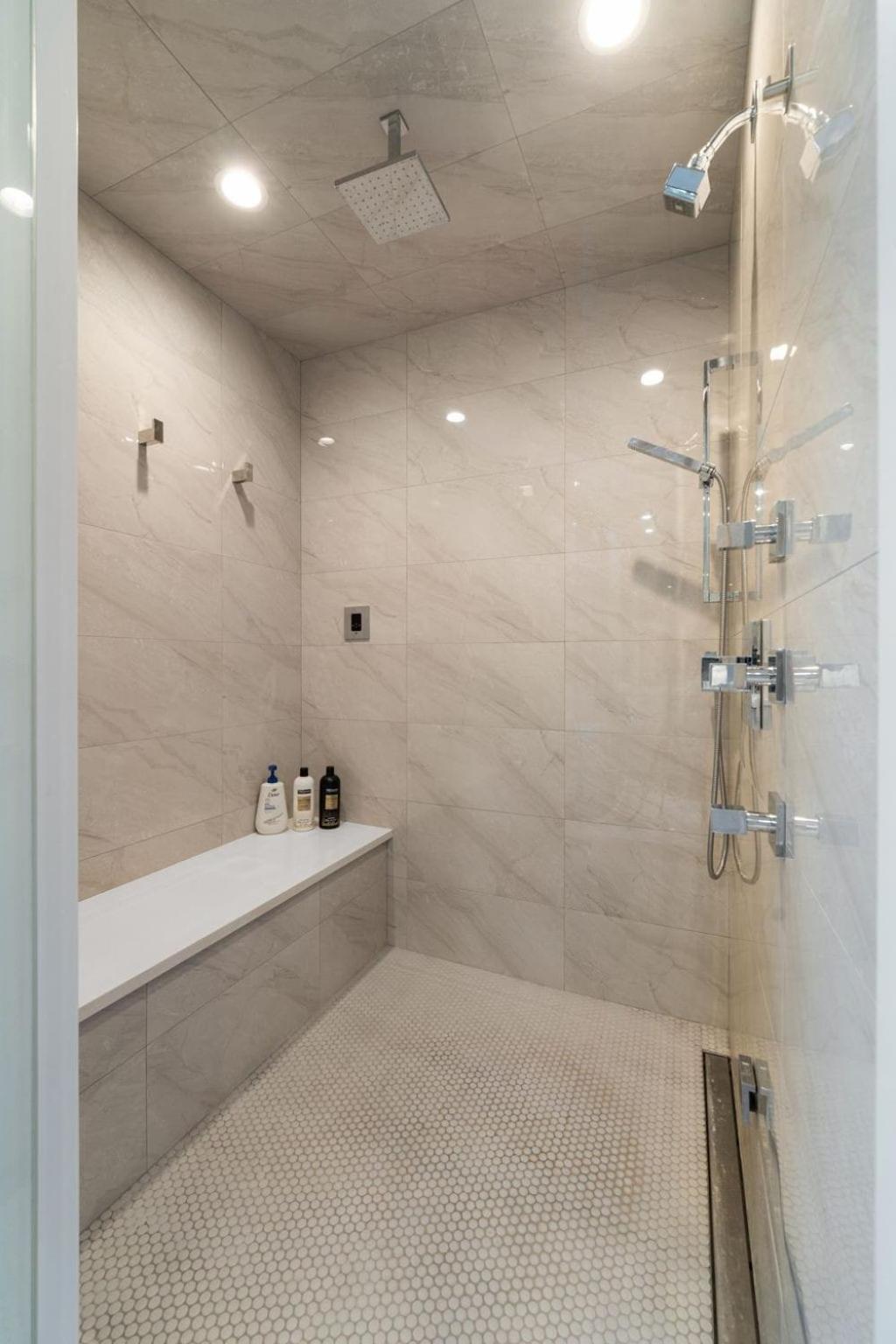 Stunning 5br In Heart Of With 2 Rooftops *