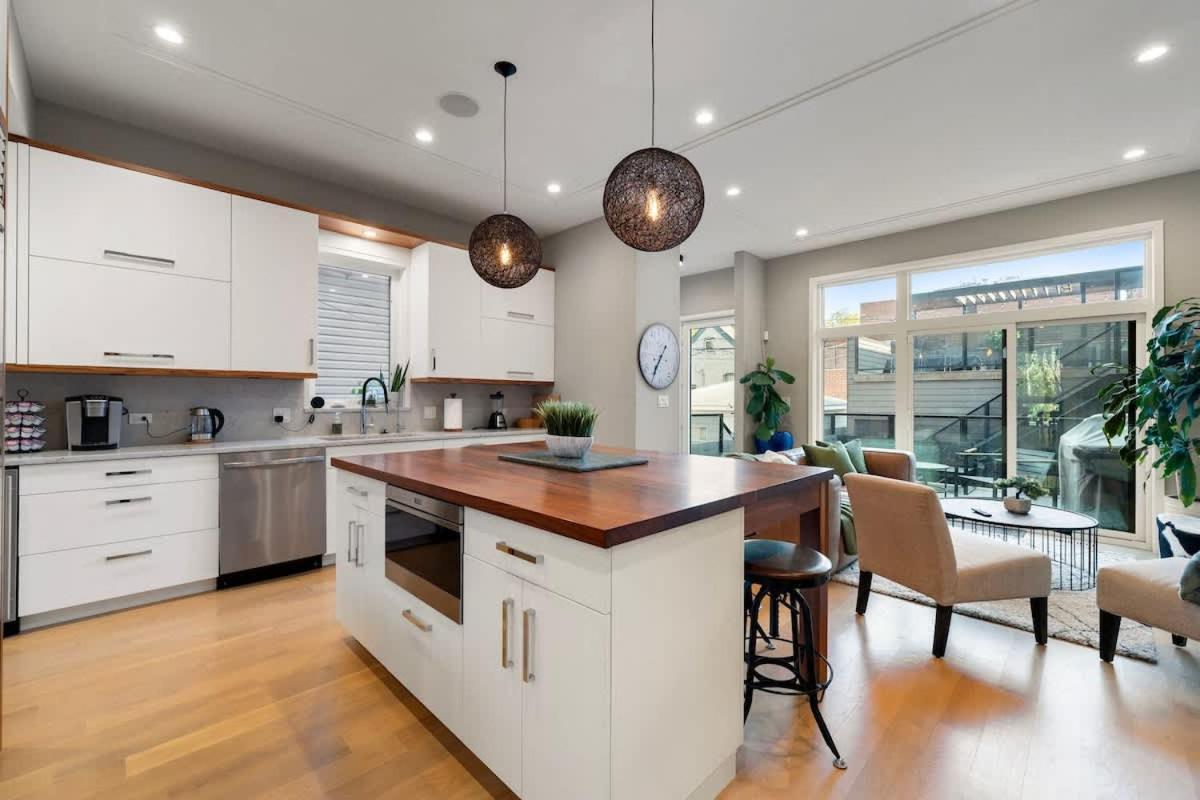 Stunning 5br In Heart Of With 2 Rooftops *