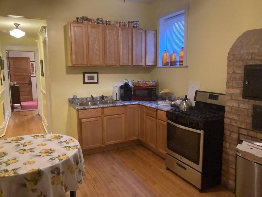 Private With Full Size Bed In Lakeview - 3c Bed & Breakfast *