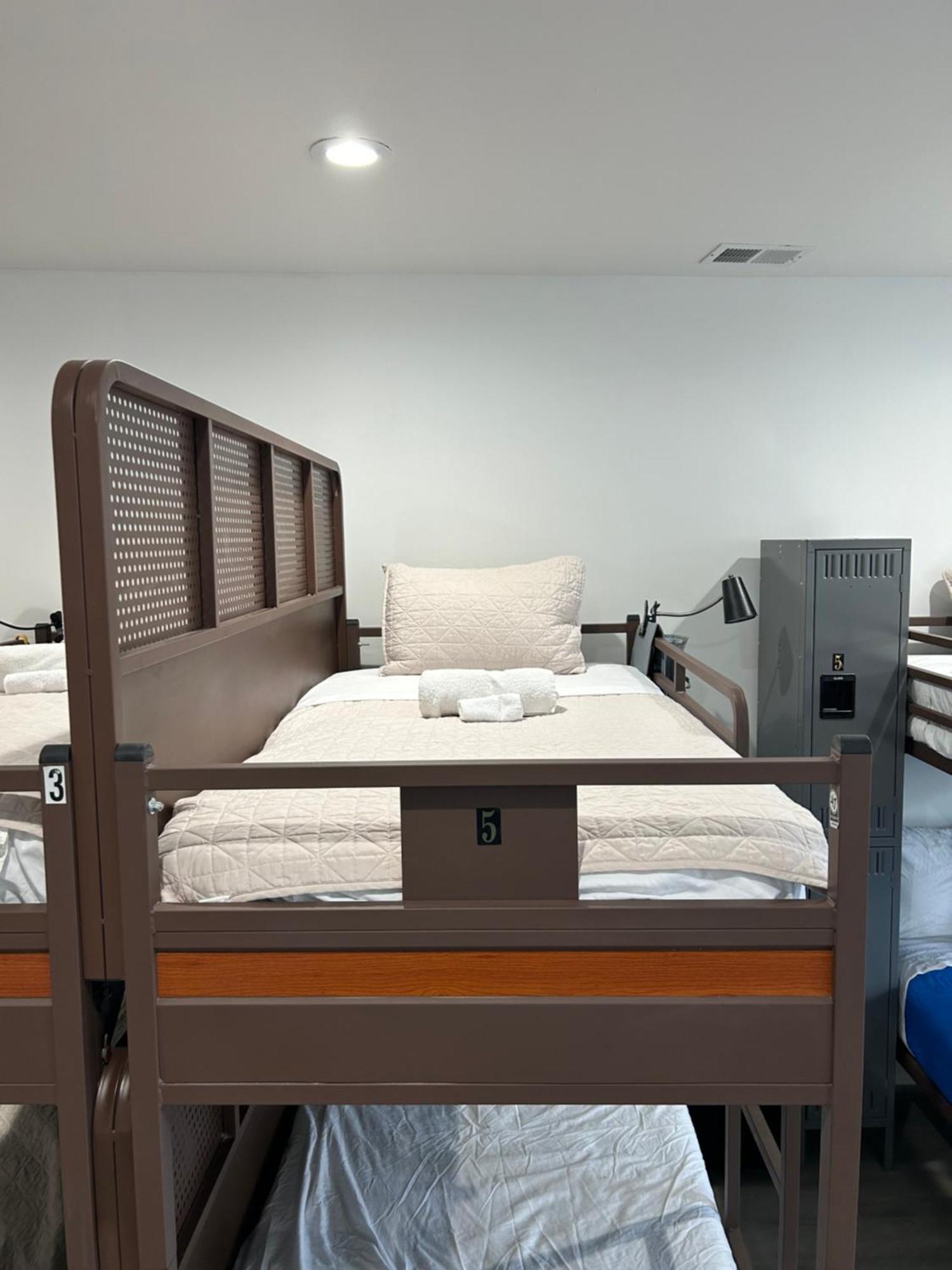 Hostel 424