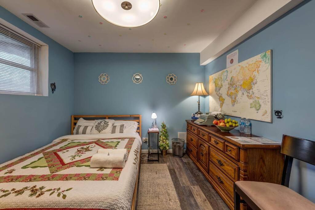 Apartment Near Uchicago & Metra & Hot Tub & Jacuzzi Escape *