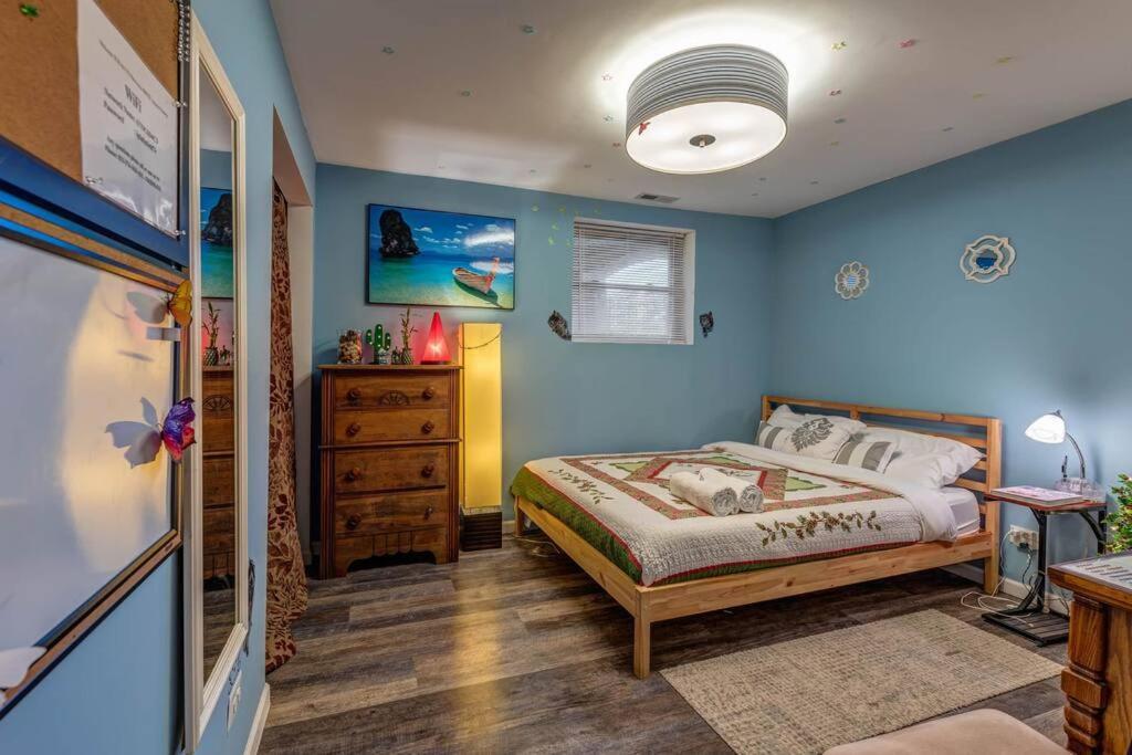Near Uchicago & Metra & Hot Tub & Jacuzzi Escape *