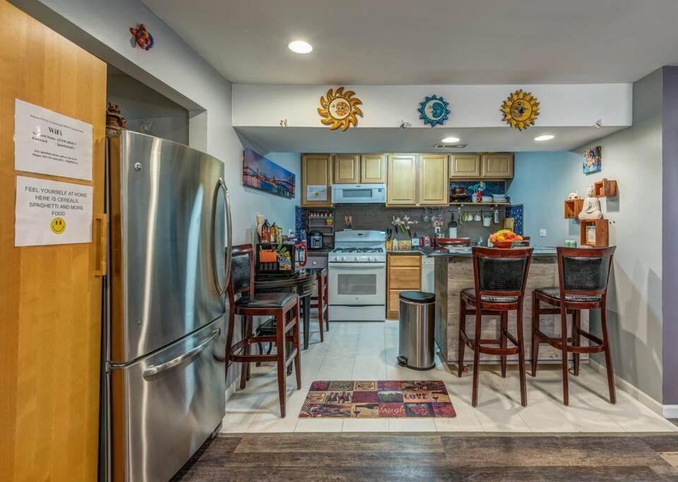 Near Uchicago & Metra & Hot Tub & Jacuzzi Escape Chicago