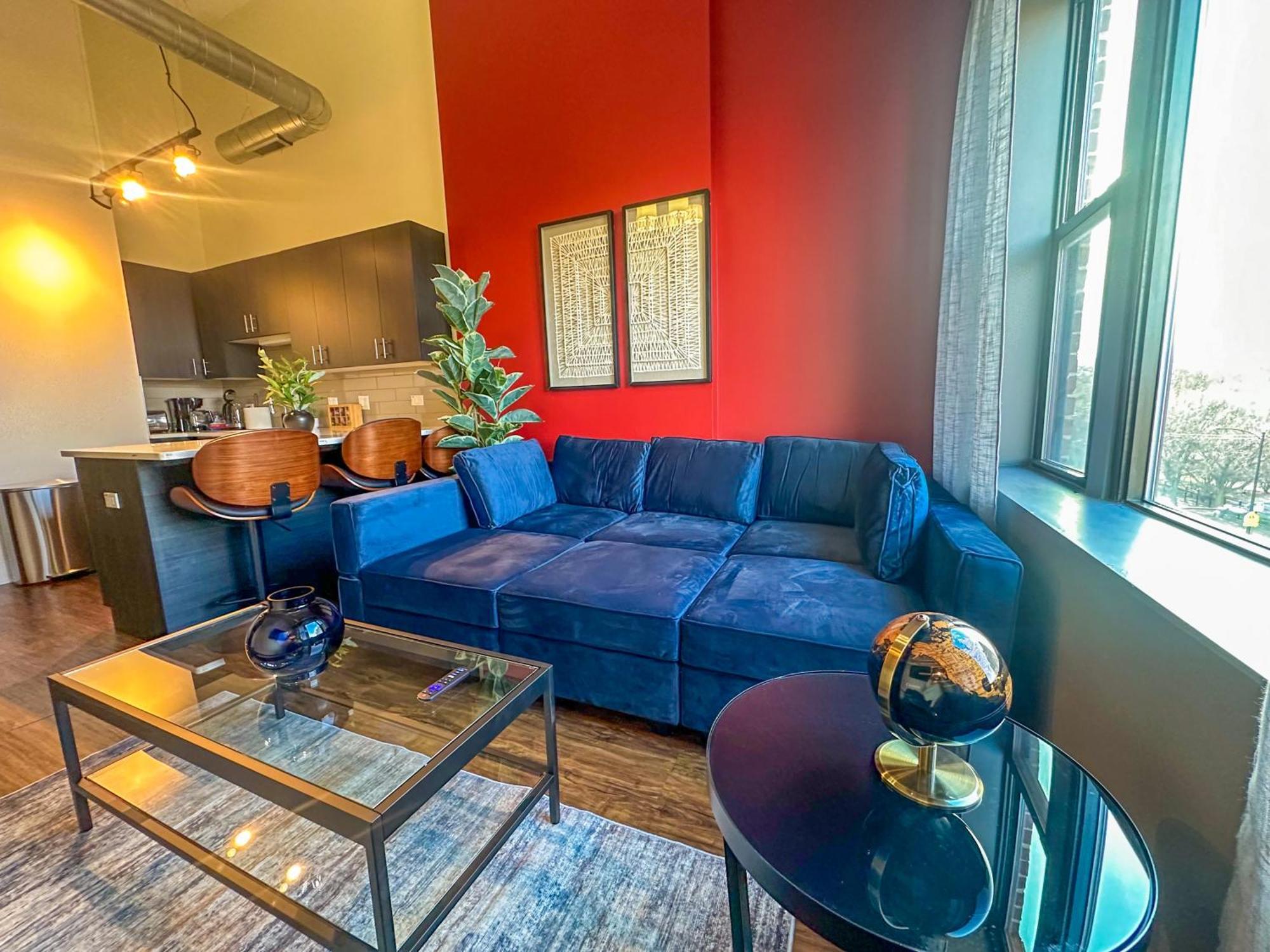 Mccormick Place 3br-2ba With Optional Parking And Sleeps 8 Chicago