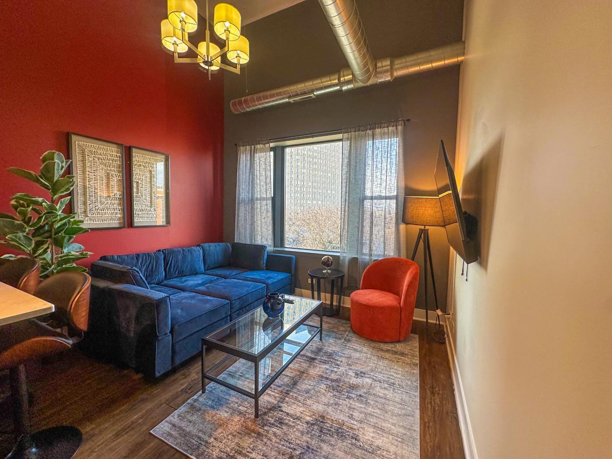 Mccormick Place 3br-2ba With Optional Parking And Sleeps 8 Apartment *
