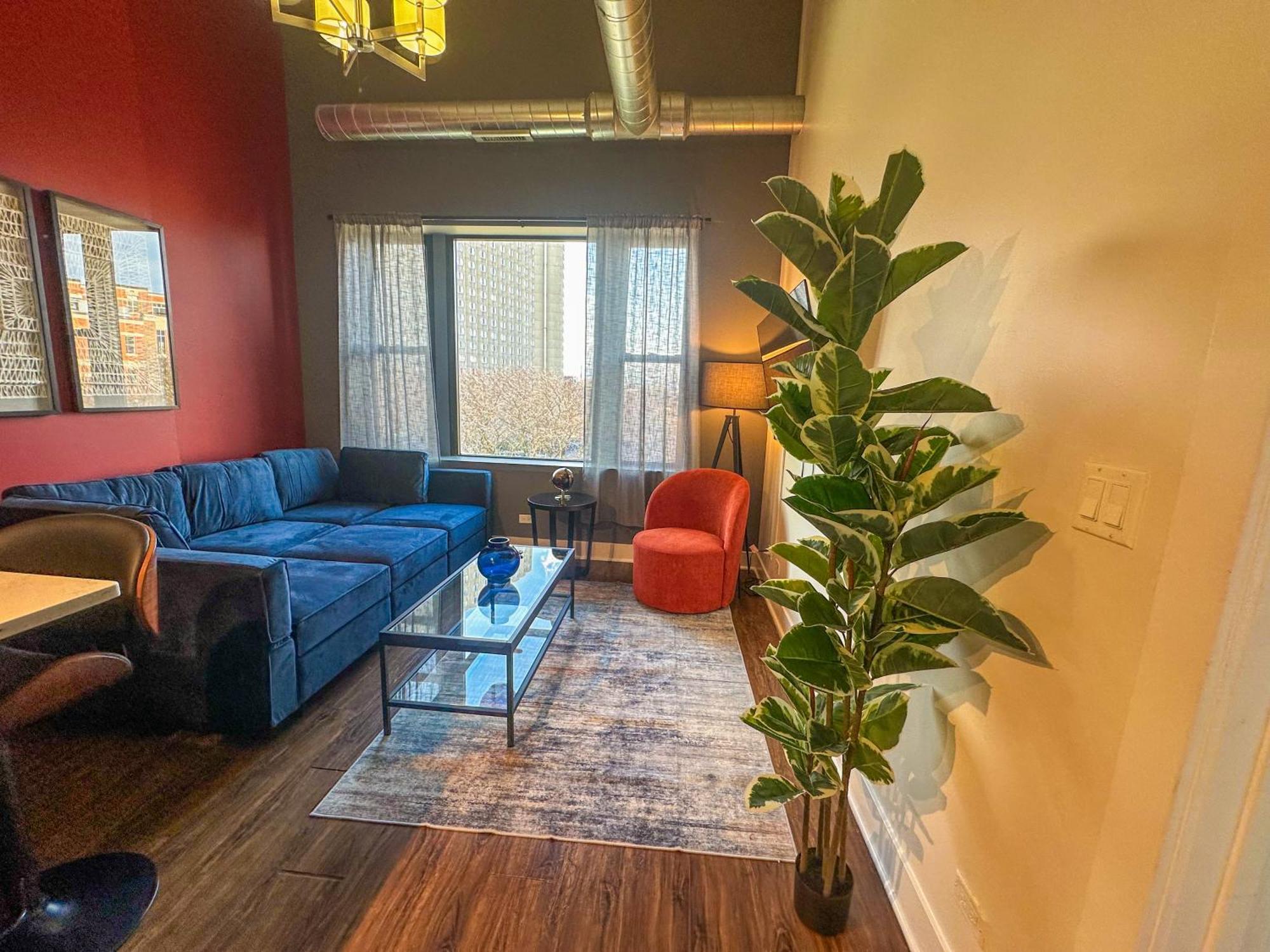 Mccormick Place 3br-2ba With Optional Parking And Sleeps 8